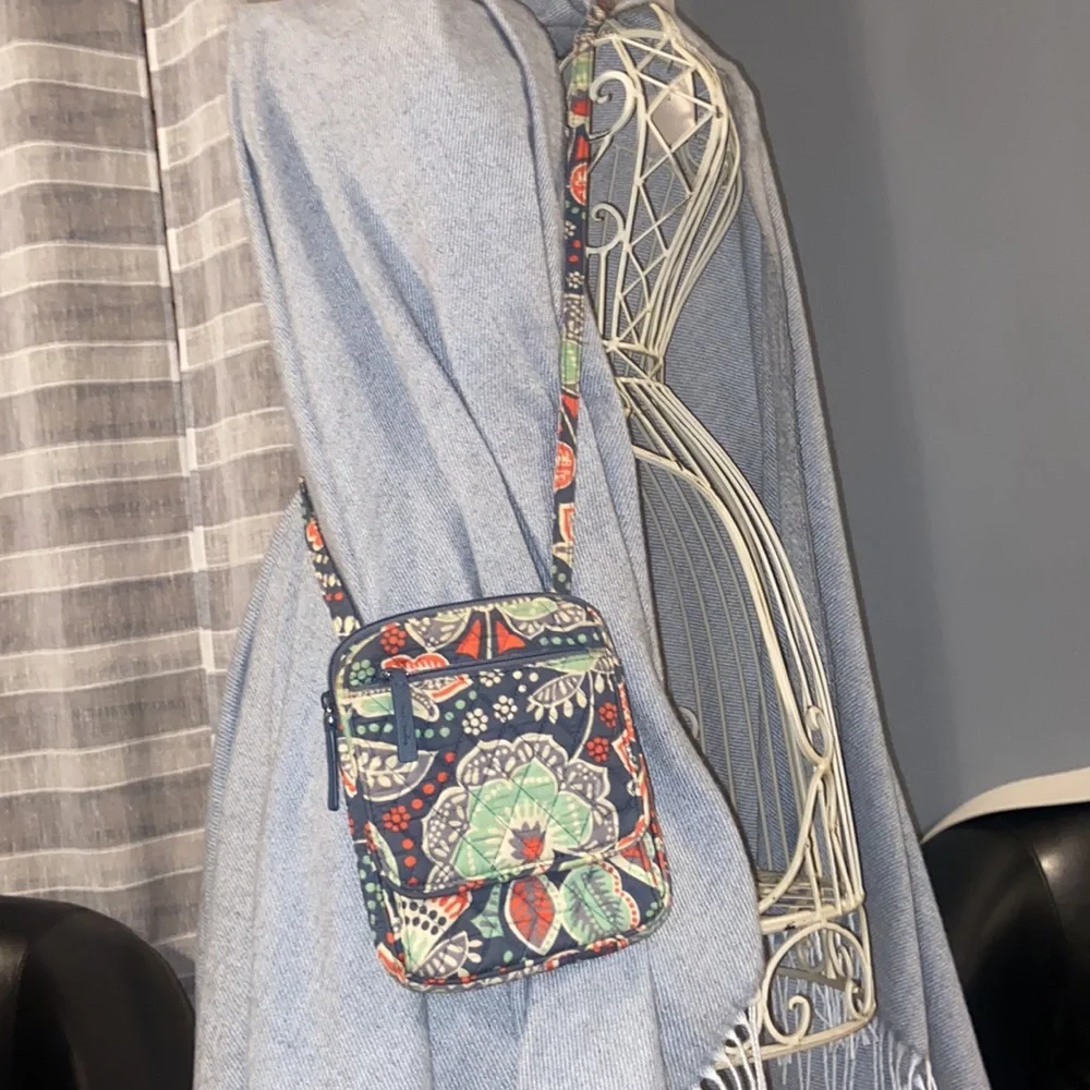 Vera Bradley quilted crossbody bag - Picture 4 of 10